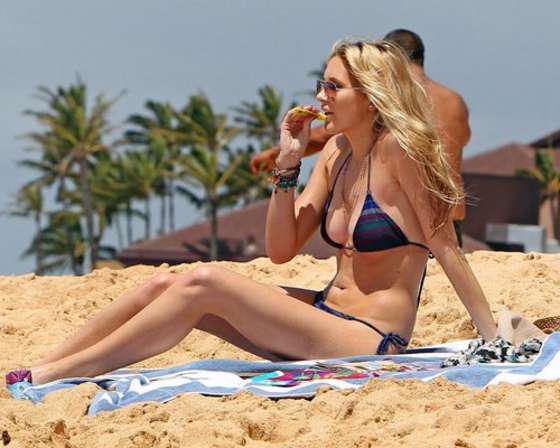 Stephanie Pratt - In a Black bikini in Hawaii